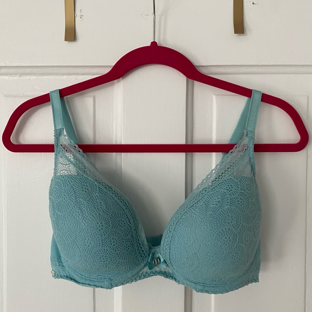 Chantelle Lace Bra Size 32DDD